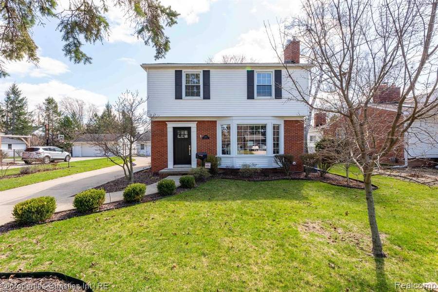 16101 Kinross Avenue, Beverly Hills, MI 48025