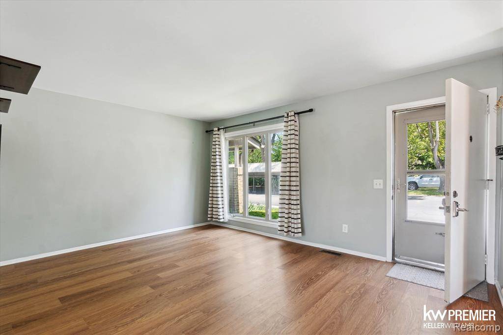 Waterford, MI 48328,77 Willow Way