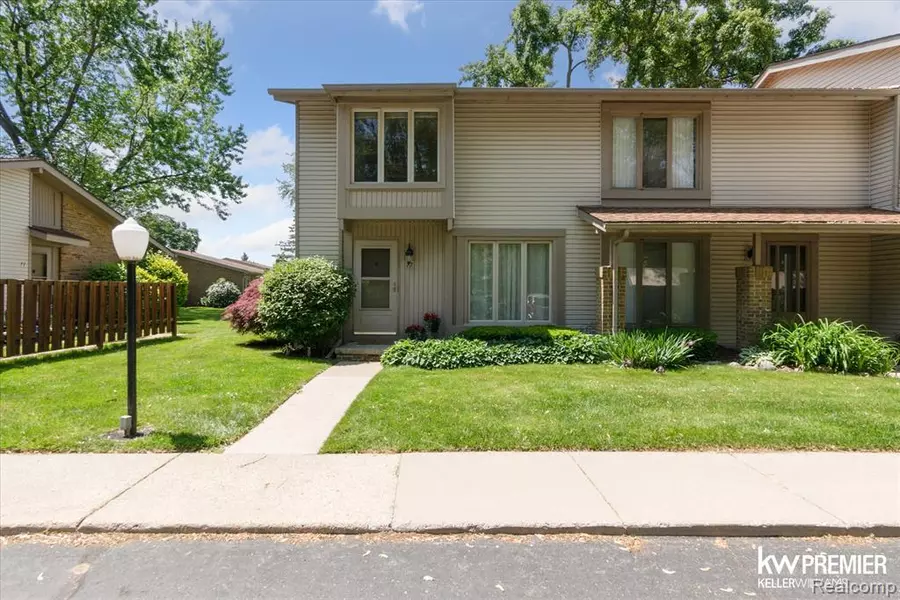 77 Willow Way, Waterford, MI 48328