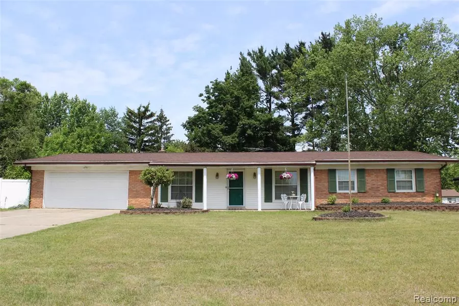 4037 Sandy Creek Drive, Utica, MI 48316