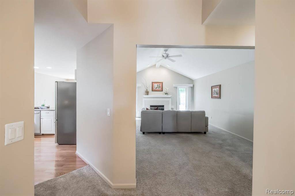Clinton Twp, MI 48038,43221 Pointe Drive