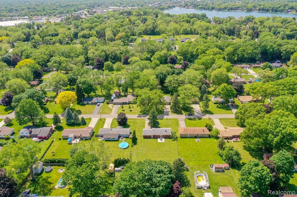 Waterford, MI 48328,1312 N Bielby Street