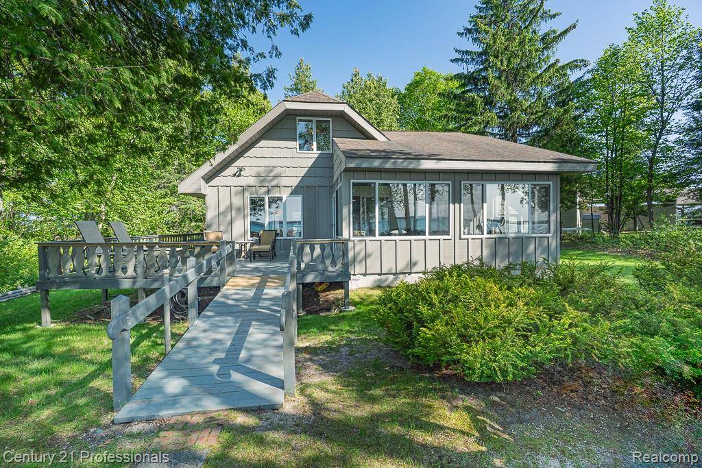 107 Treasure Island, Roscommon, MI 48653