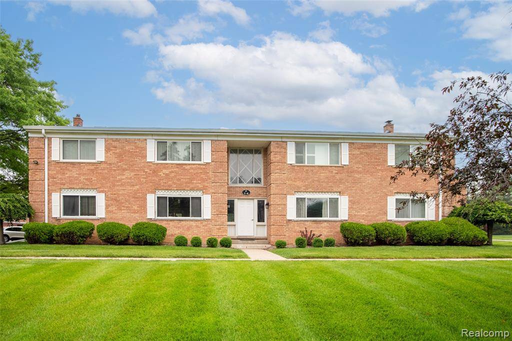 801 W Long Lake Road, Bloomfield Hills, MI 48302