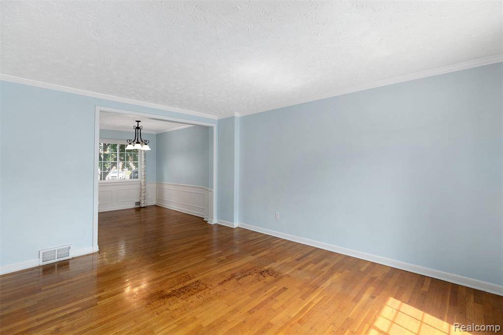Saint Clair Shores, MI 48080,22953 Allen Road