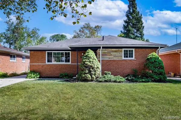 21710 Parklawn Street, Oak Park, MI 48237