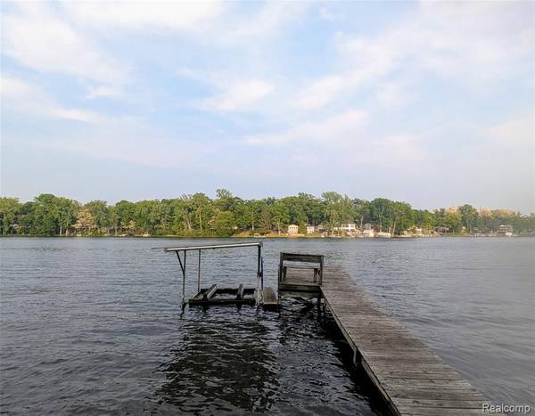 Byron, MI 48418,15229 Longfellow Drive