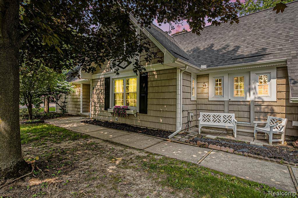 9818 BURNING TREE Drive, Grand Blanc, MI 48439