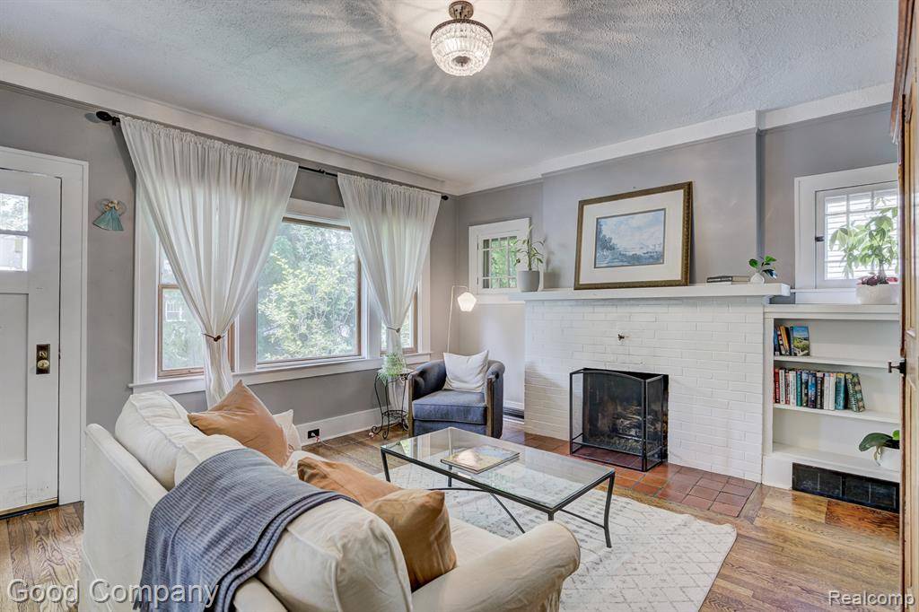 Birmingham, MI 48009,1087 Knox Street