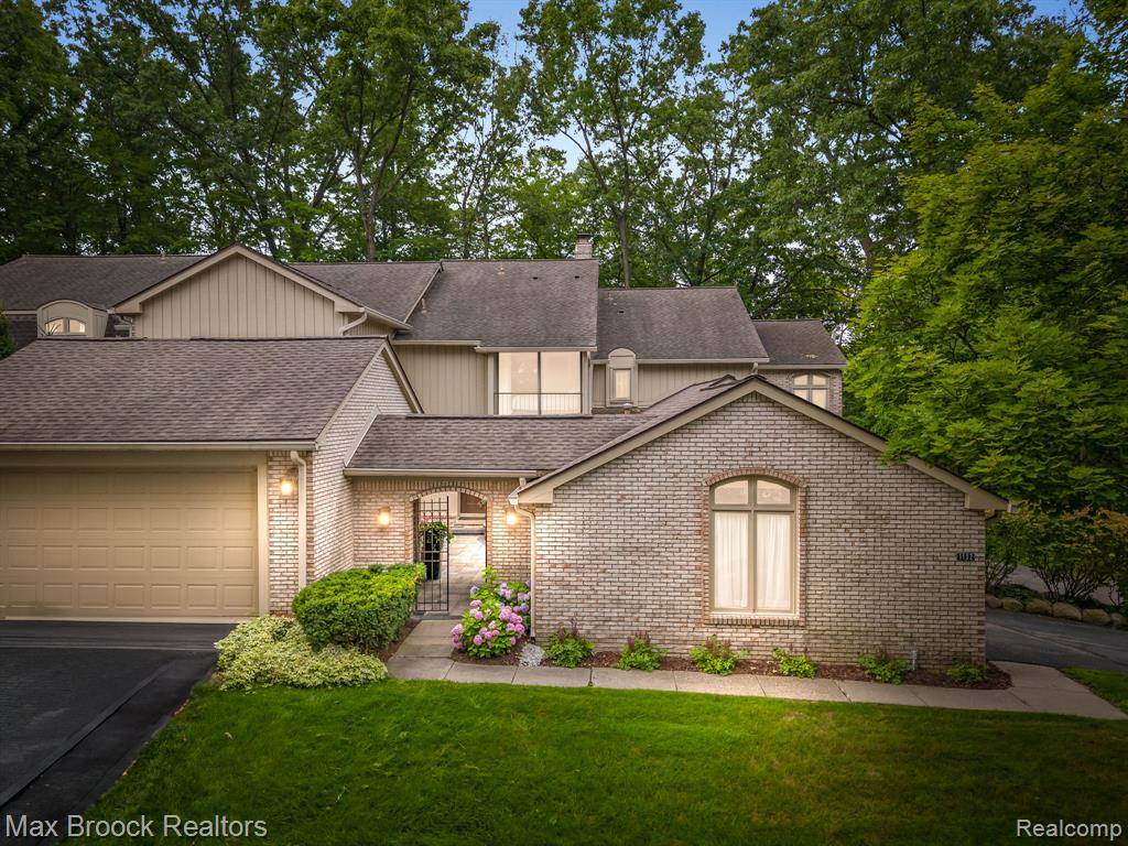 1132 Hillpointe Circle, Bloomfield Hills, MI 48304