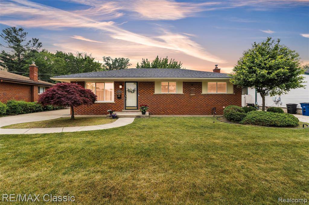 2596 Treadwell Street, Westland, MI 48186