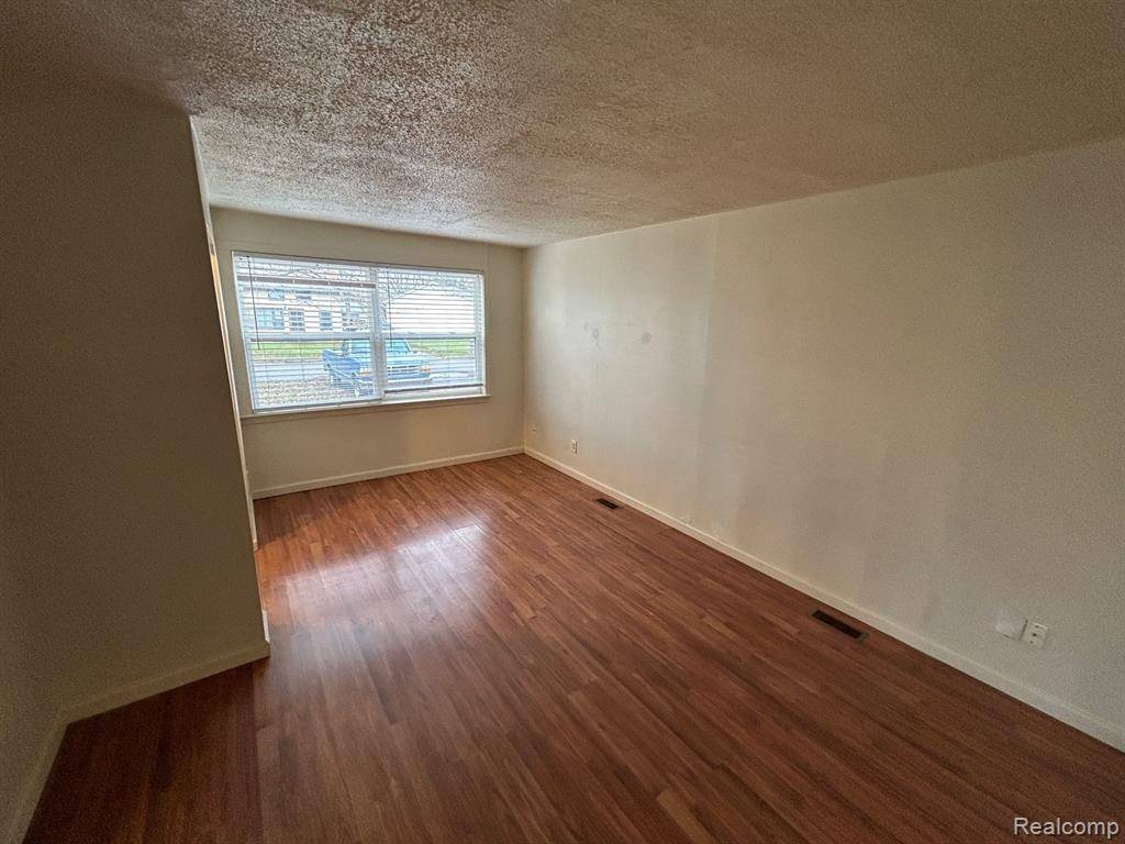 South Rockwood, MI,13072 HIGH Street