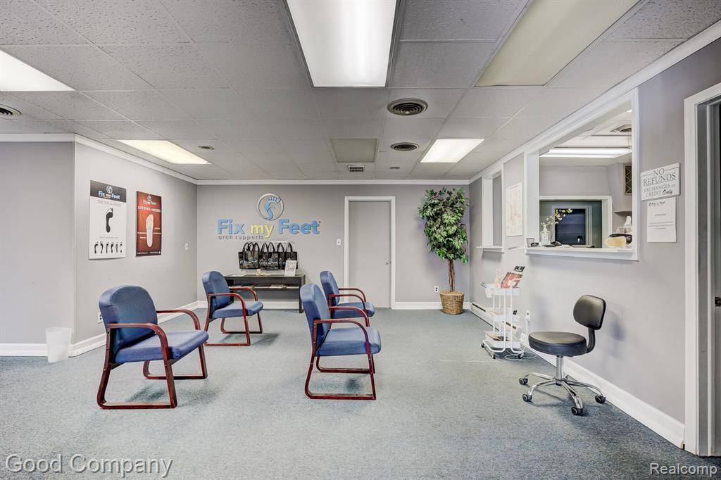Bloomfield Hills, MI 48073,32000 Woodward Avenue