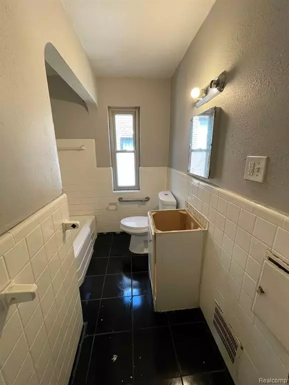 Detroit, MI 48205,19708 FAIRPORT Street