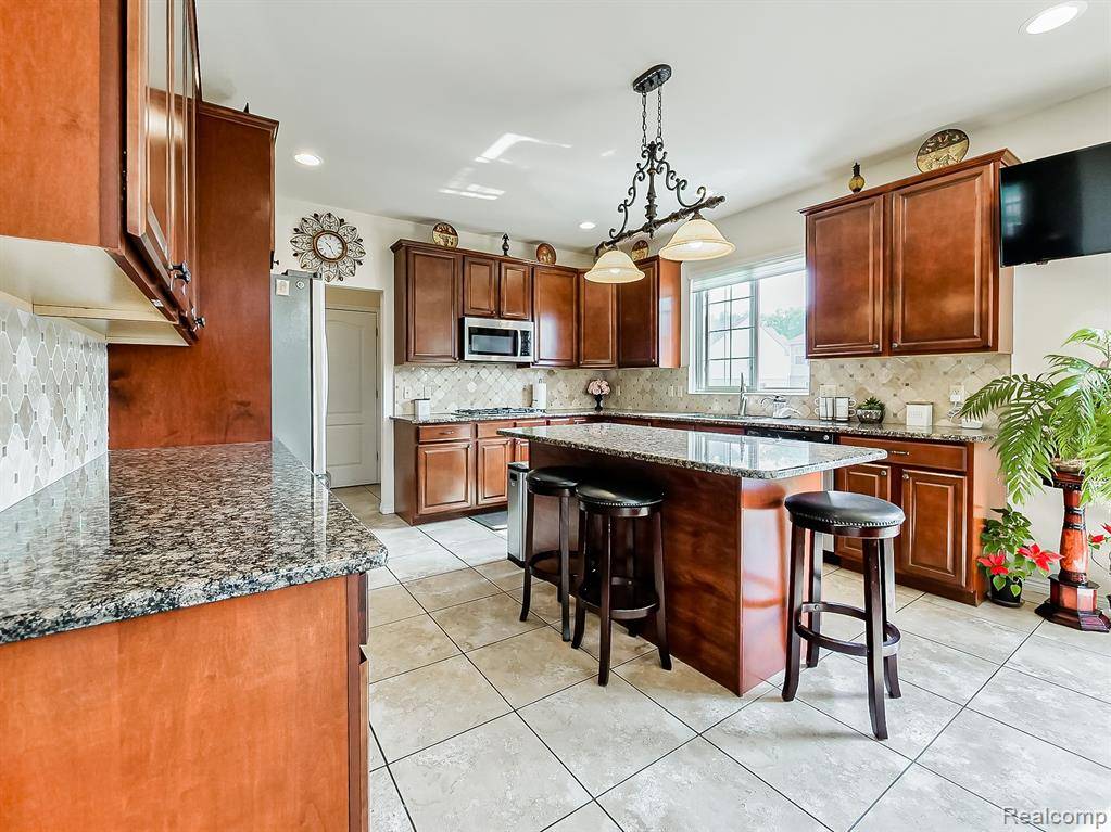 Sterling Heights, MI 48314,42464 Beechwood Drive