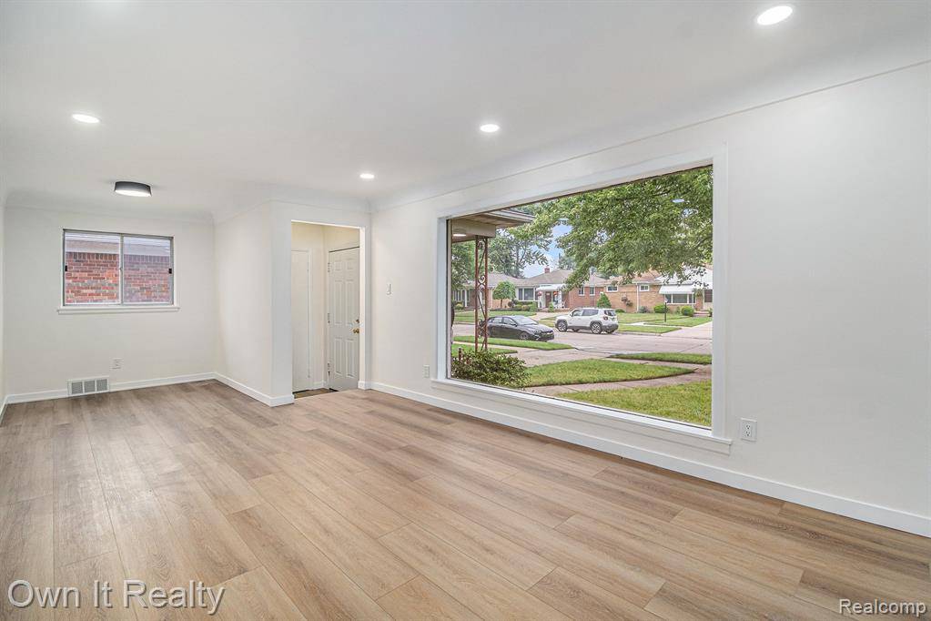 Allen Park, MI 48101,9986 Becker Avenue