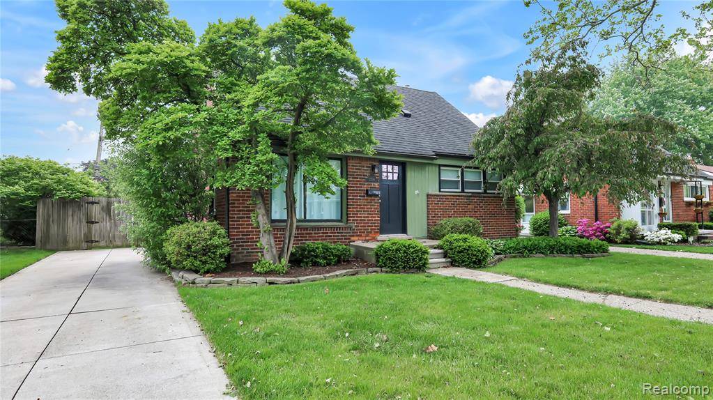 Saint Clair Shores, MI 48080,22516 Englehardt Street
