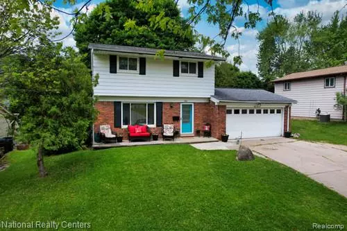 942 S Main W Street, Milford, MI 48381