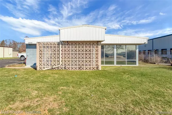 Waterford, MI 48327,1660 Airport Road