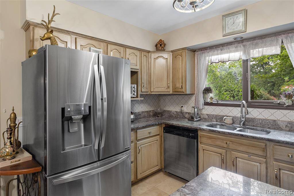 Sterling Heights, MI 48310,37209 Curwood Drive