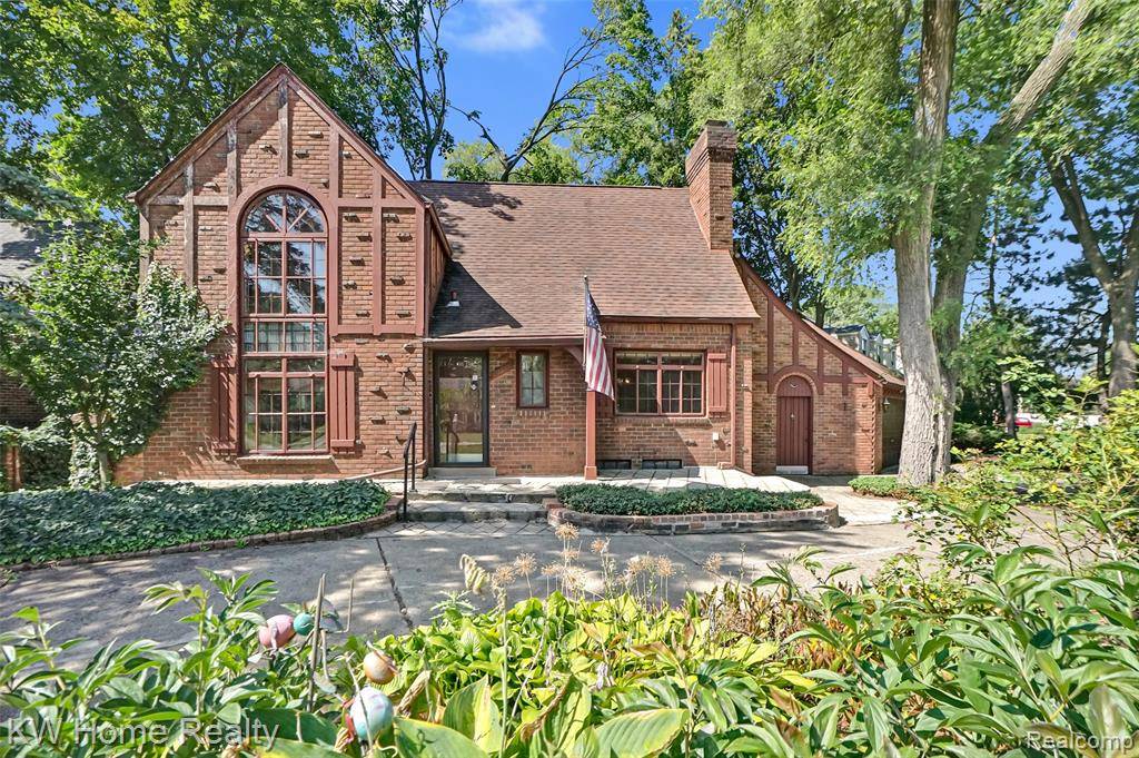 27943 Sunset W Boulevard, Lathrup Village, MI 48076