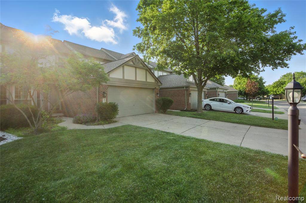 Canton, MI 48188,2216 Lone Wolf Lane
