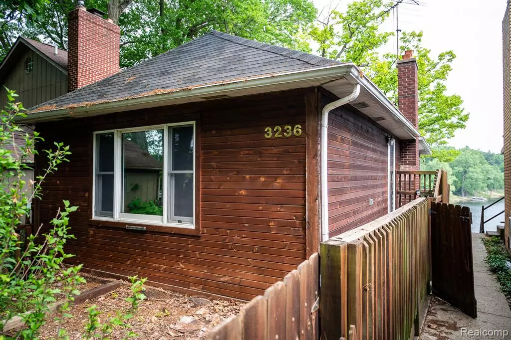 Columbiaville, MI 48421,3236 Shady Oak Drive