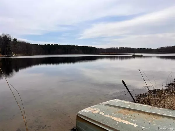Columbiaville, MI 48421,3236 Shady Oak Drive