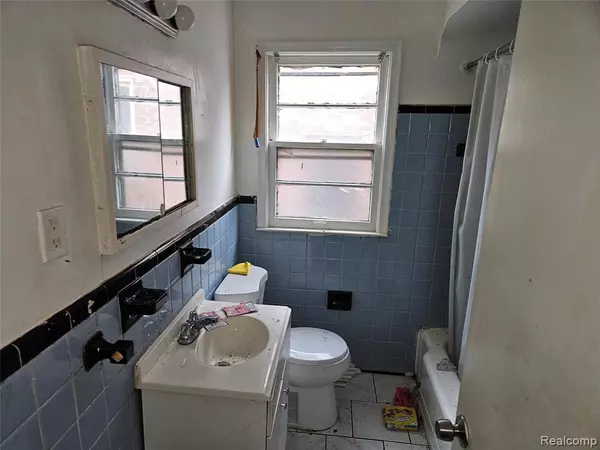 Detroit, MI 48228,9086 Plainview Avenue