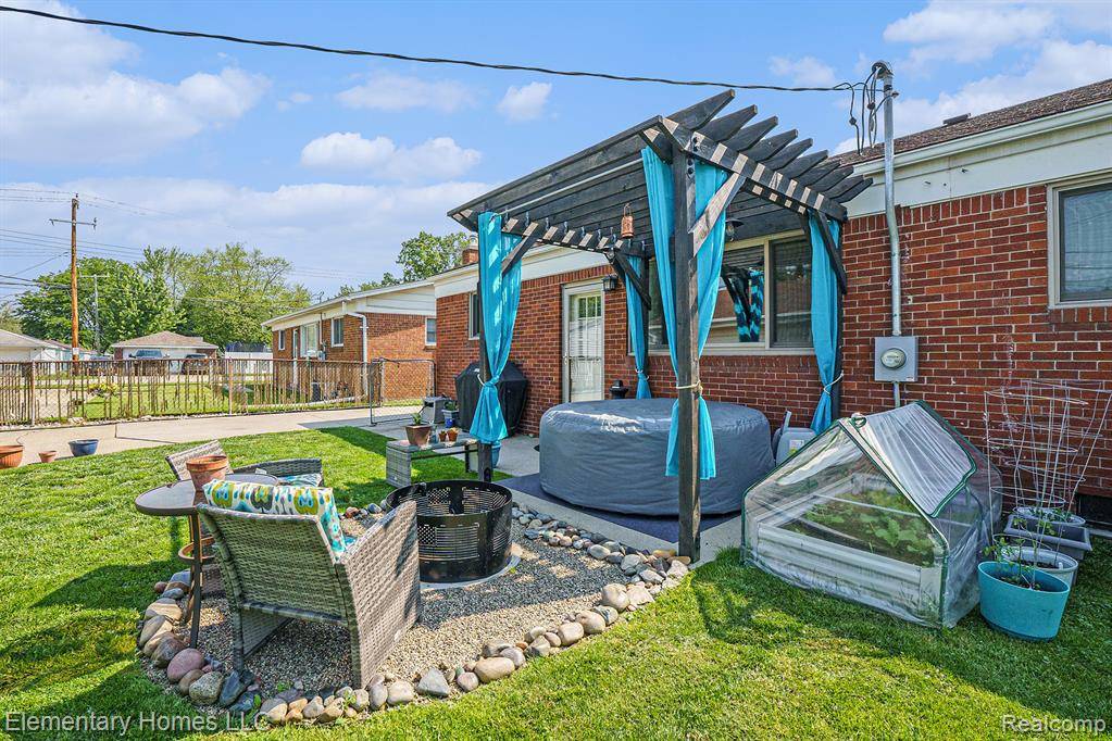 Saint Clair Shores, MI 48081,28835 Joan Street
