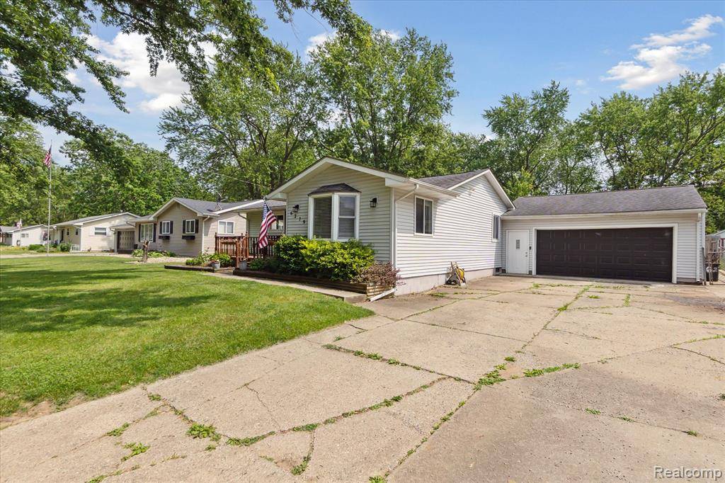 Grand Blanc, MI 48439,6279 Woodsdale Drive