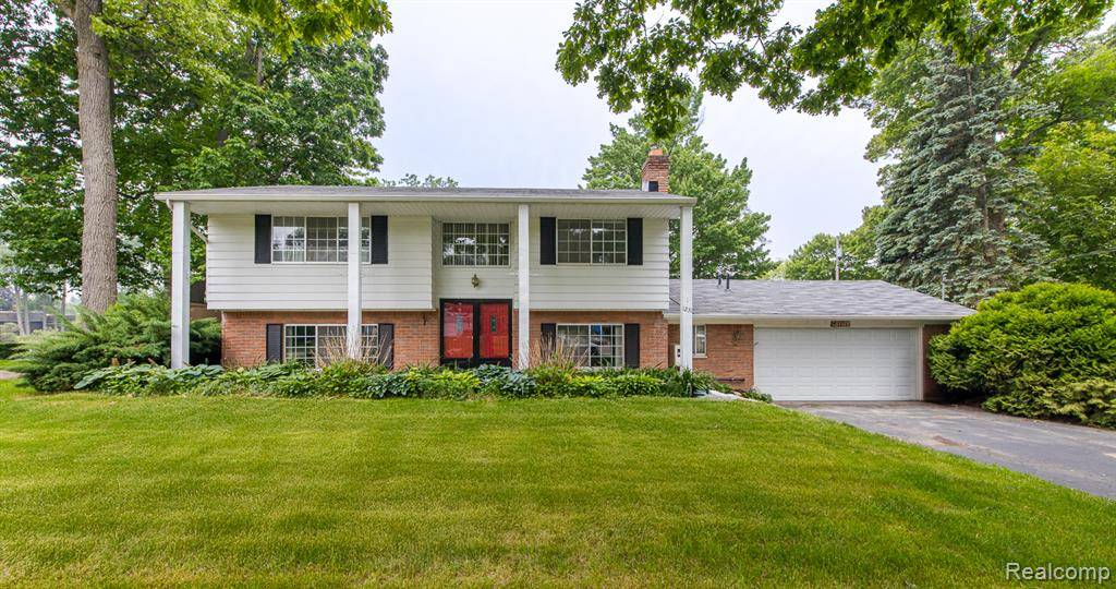 1231 Duckwood Court, White Lake, MI 48383