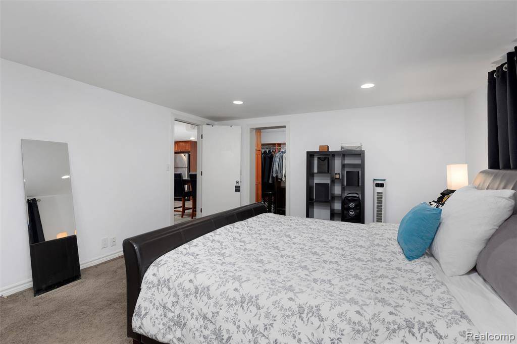 Birmingham, MI 48009,450 Oak Avenue