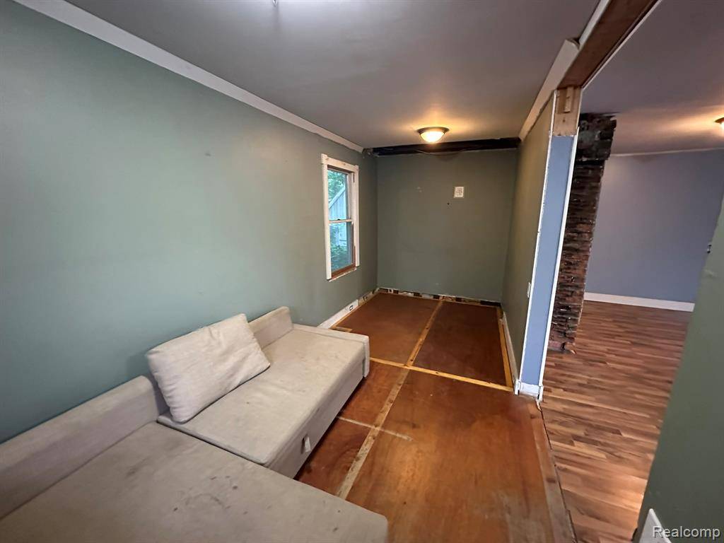 Ypsilanti, MI 48198,12 Oak Street