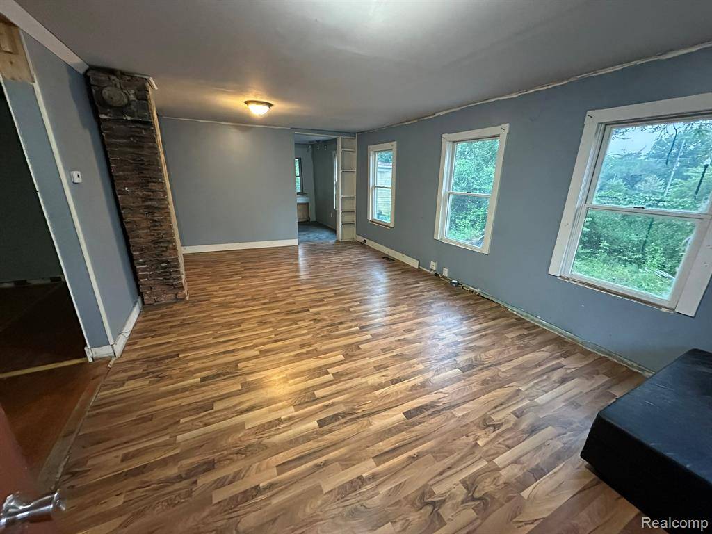 Ypsilanti, MI 48198,12 Oak Street