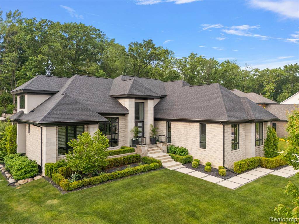 Rochester Hills, MI 48306,212 Enclave Court