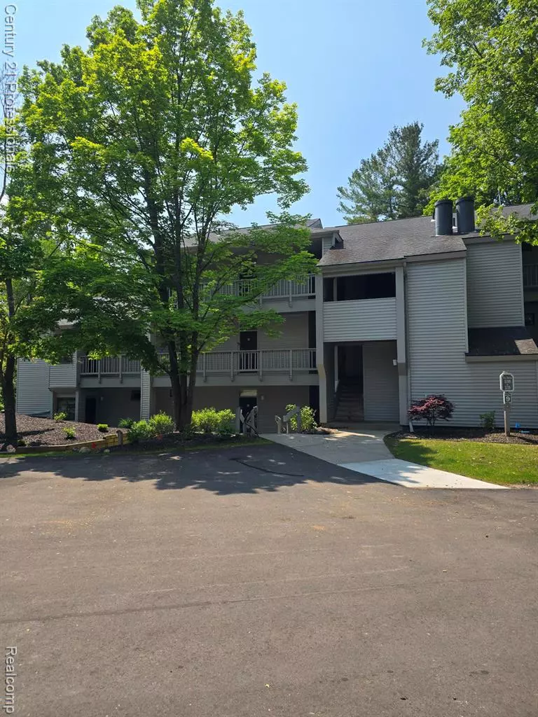 Williamsburg, MI 49690,5714 Creeks Crossing