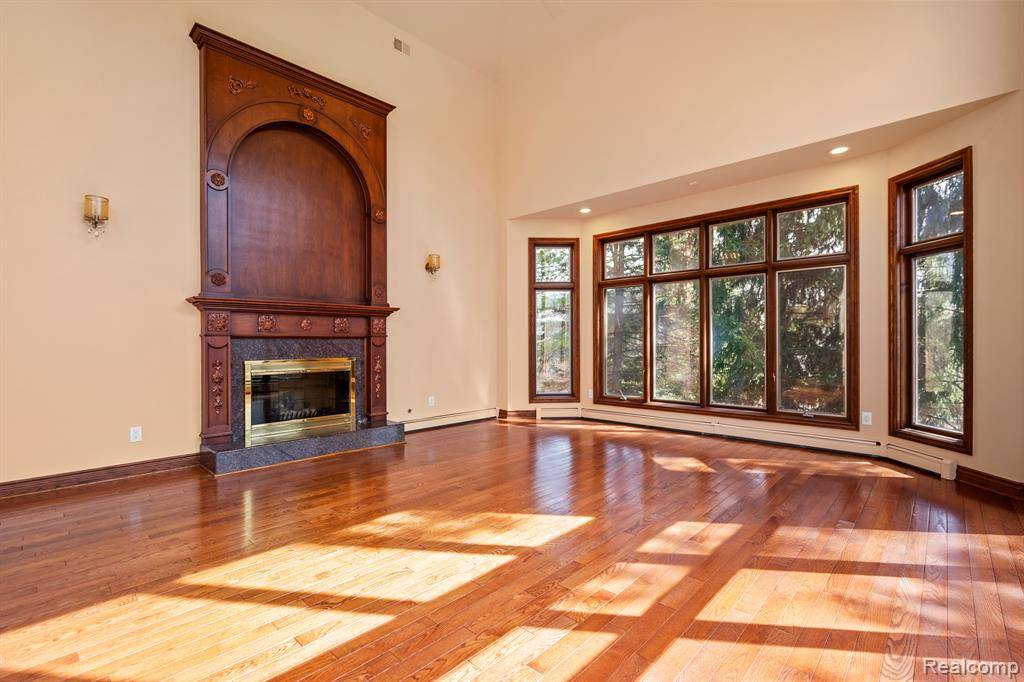 Bloomfield Hills, MI 48302,5148 CREST KNOLLS