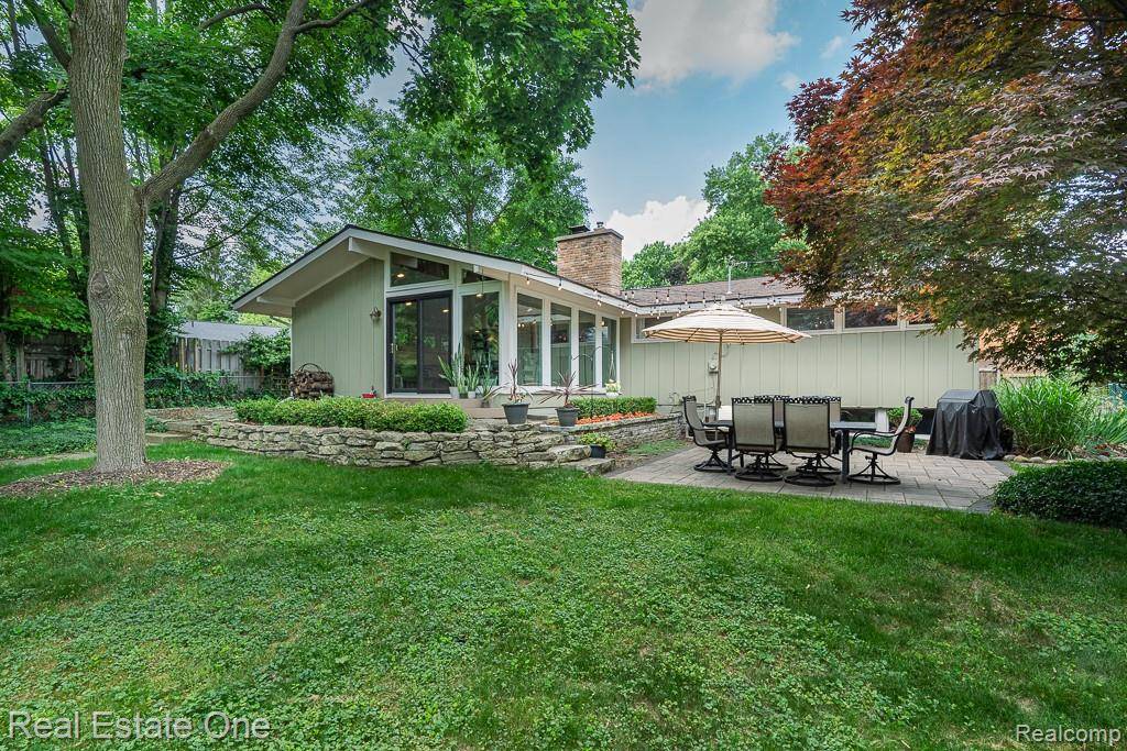 Rochester, MI 48307,348 Charles Road