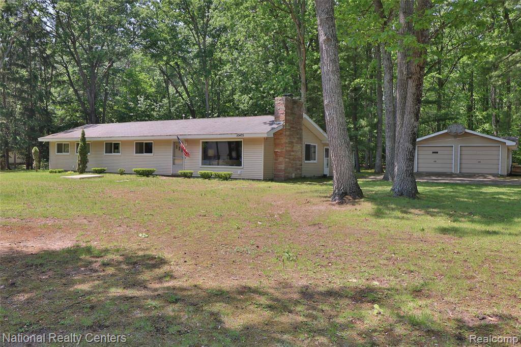 10475 W Higgins Lake Drive, Roscommon, MI 48653