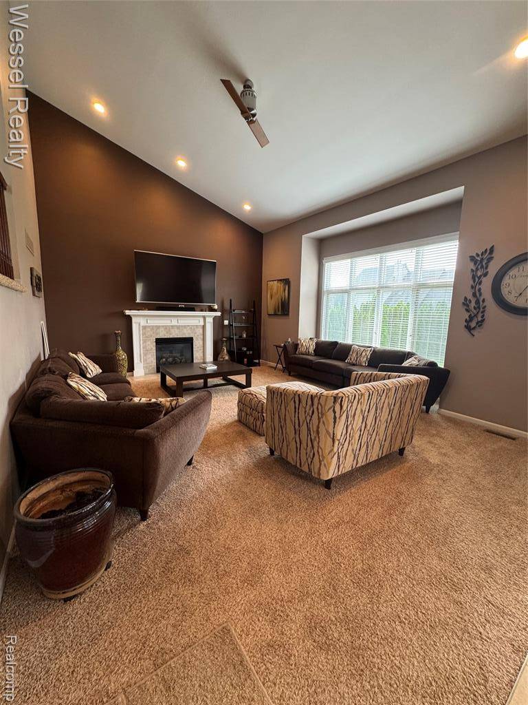 Shelby Twp, MI 48315,14232 Berryknoll Drive