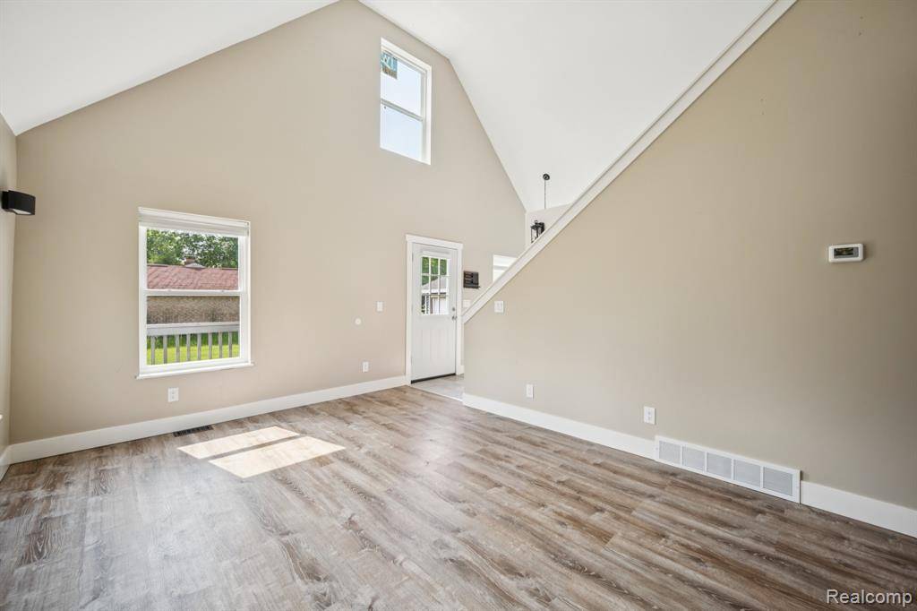 North Branch, MI 48461,6195 Falkenbury Road
