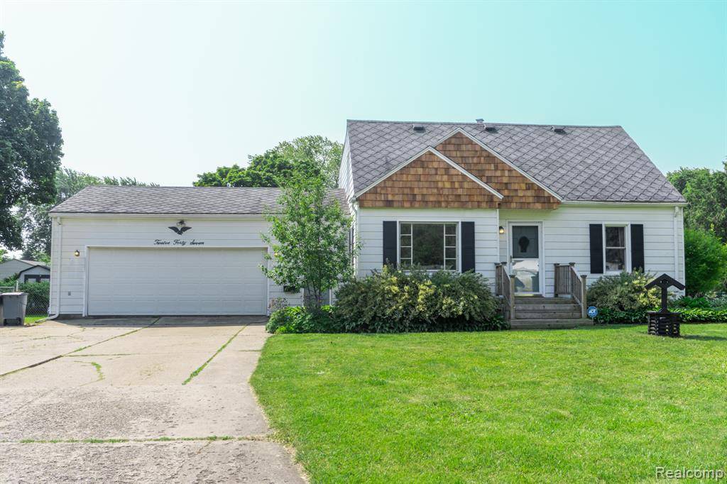 1247 Catalina Drive, Flint, MI 48507