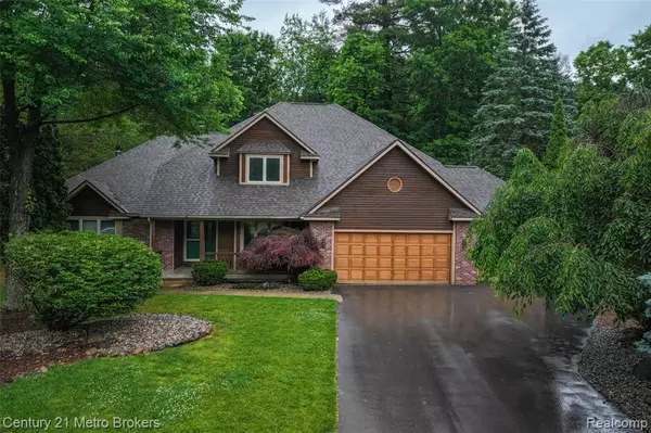 751 River Edge Court, Flushing, MI 48433