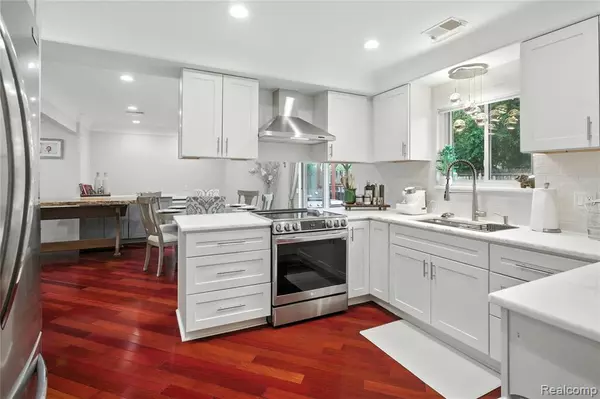 Grosse Pointe Woods, MI 48236,1024 Blairmoor Court