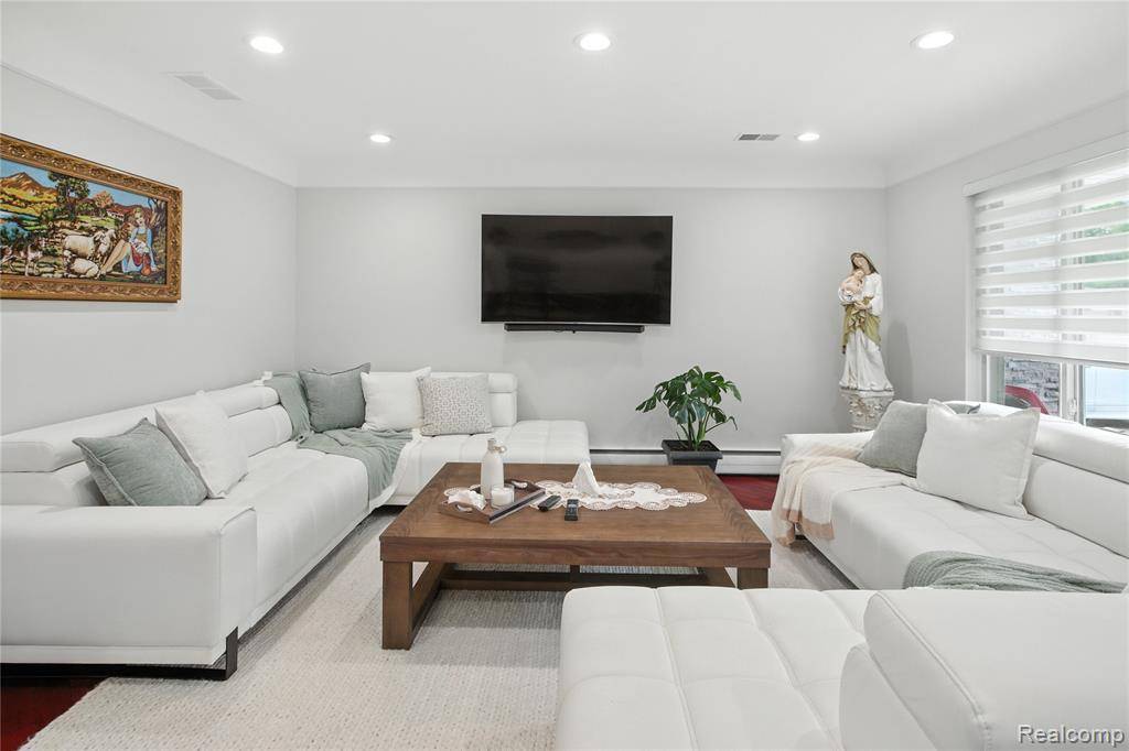 Grosse Pointe Woods, MI 48236,1024 Blairmoor Court