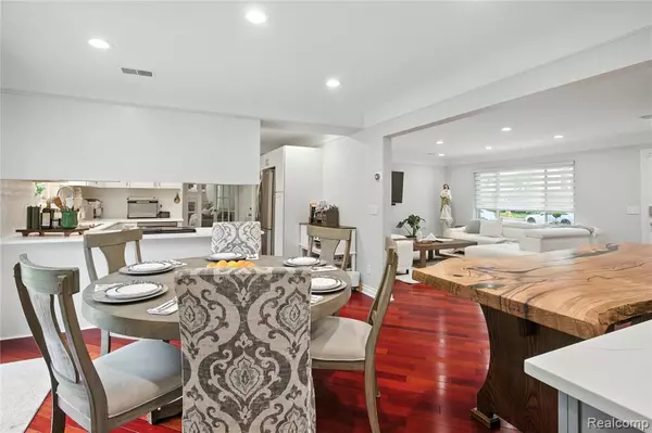 Grosse Pointe Woods, MI 48236,1024 Blairmoor Court