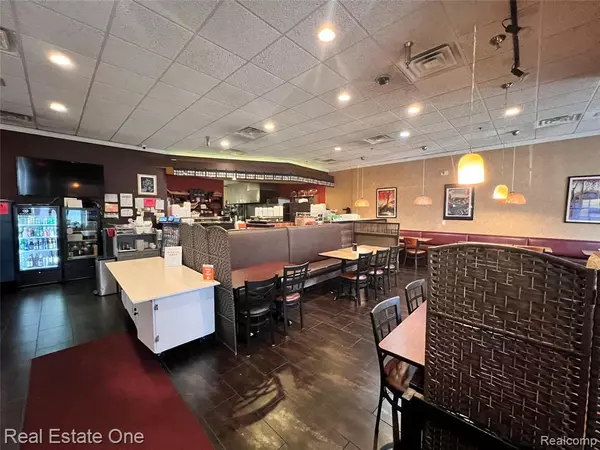 West Bloomfield, MI,33214 W 14 Mile Road
