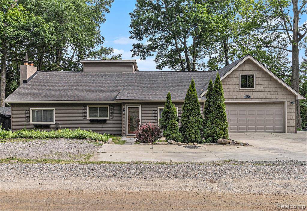 1030 Forest Lake Boulevard, Lake Orion, MI 48362