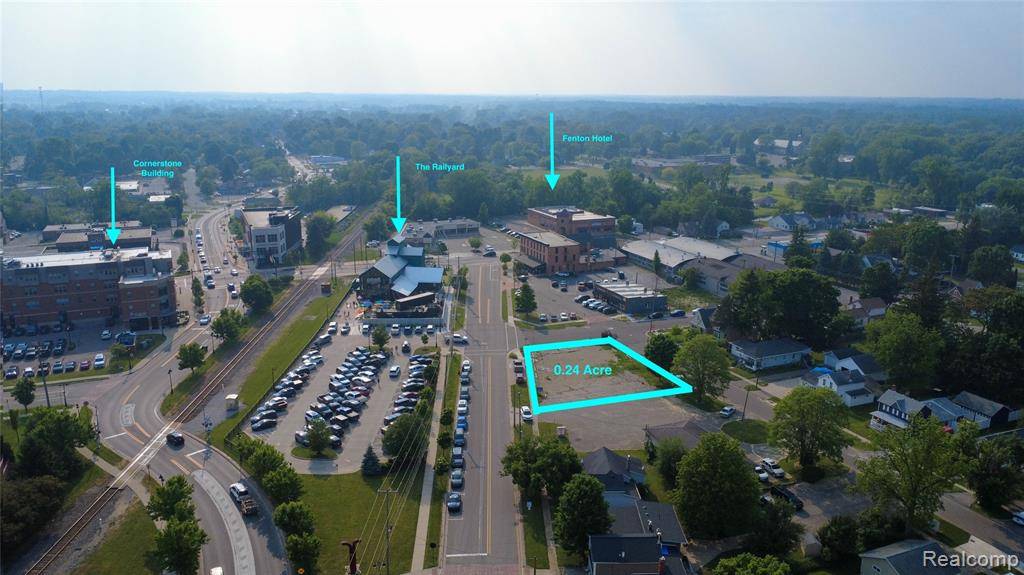 218 N Walnut Street, Fenton, MI 48430
